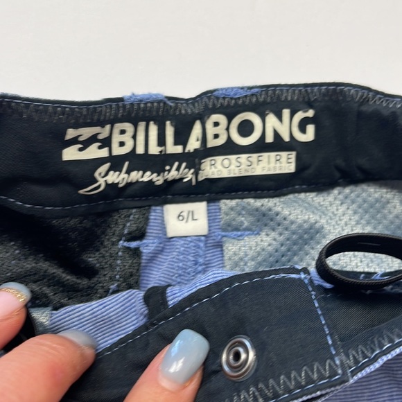 BILLABONG boys hybrid shorts size 6. can be worn as shorts or board shorts. - Picture 2 of 3